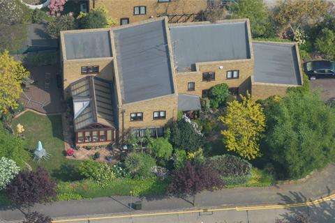 1 Moat End, Southend-on-sea, SS1 3QA