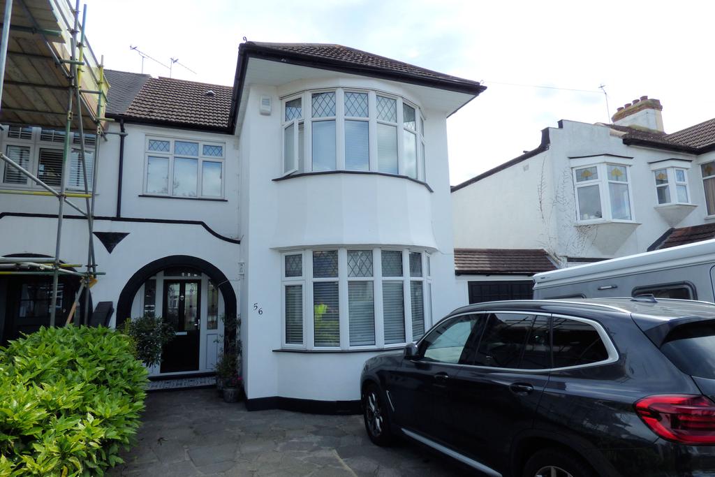 Park Drive, Upminster RM14 3 bed semidetached house £780,000