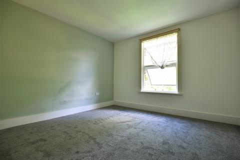 Studio to rent, High Street, Eltham, SE9
