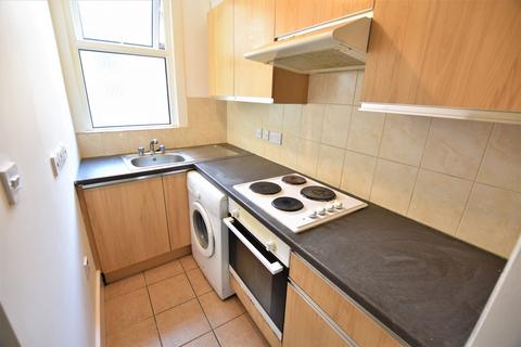 Studio to rent, High Street, Eltham, SE9