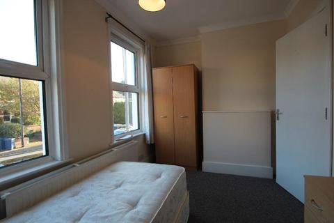 5 bedroom semi-detached house to rent - Hughenden Road, Hp13