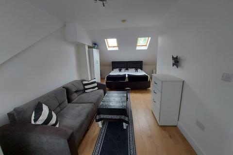 Studio to rent - Shrubbery Rd , N9
