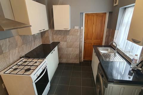 3 bedroom terraced house to rent, Kingswood Road, Moseley