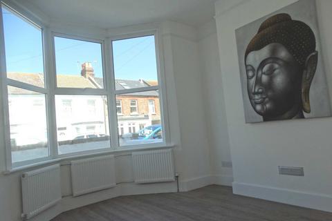 2 bedroom terraced house to rent, Longstone Road, Eastbourne