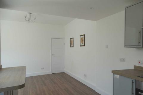 2 bedroom terraced house to rent, Longstone Road, Eastbourne