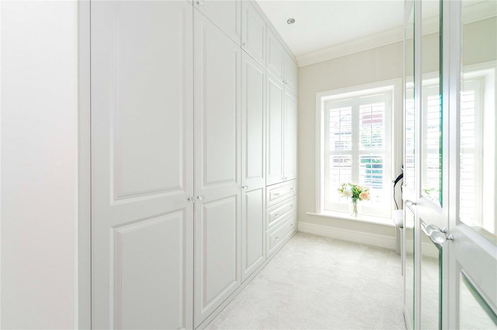 Walk-In Wardrobe