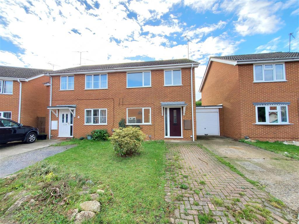 Harwich Close, Lower Earley, Reading... 3 bed semidetached house £