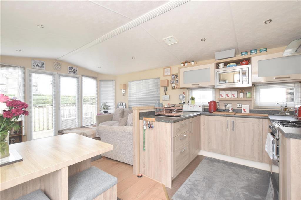 Lounge/Kitchen Area