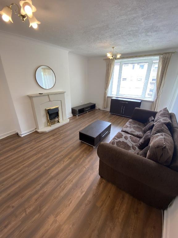 Hillington Quadrant, Hillington, Glasgow, G52 2 bed flat £575 pcm (£