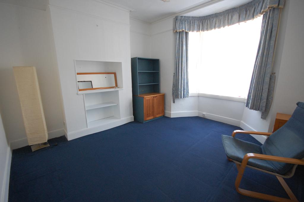 Road, Ealing W5 4 bed terraced house £1,898 pcm (£438 pw)