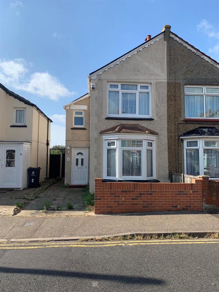Anchor Road, ClactononSea 2 bed semidetached house £800 pcm (£185 pw)