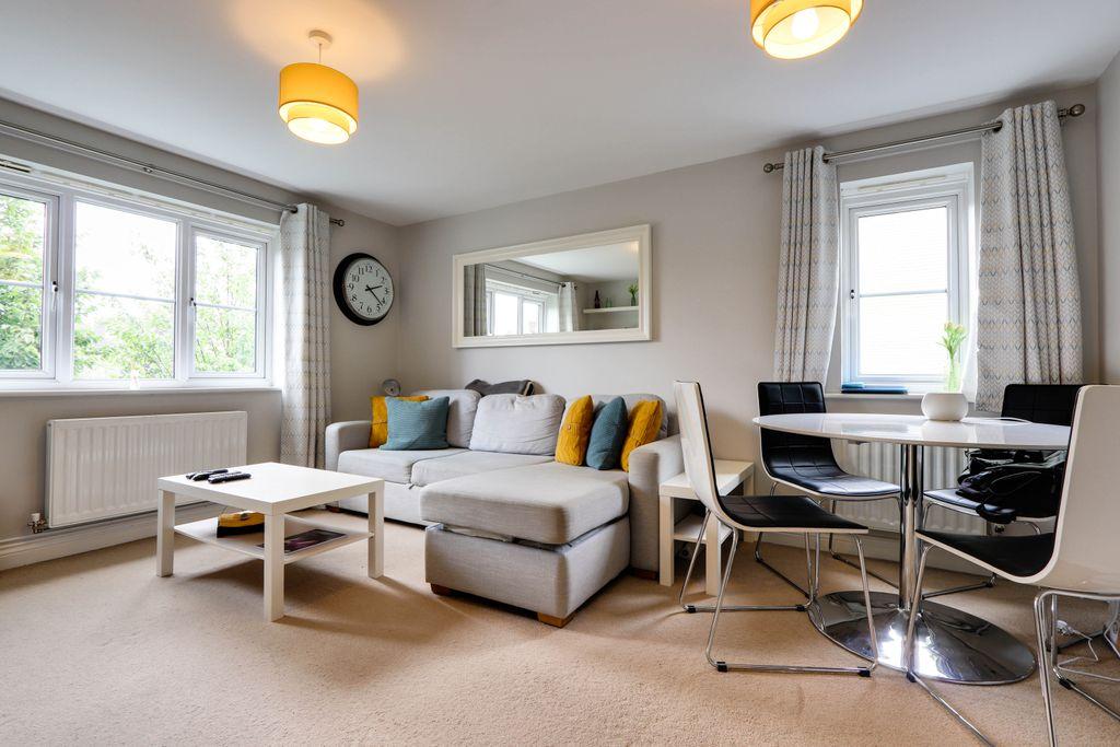 Wiltshire Crescent, Basingstoke RG22 5FE 2 bed flat £900 pcm (£208 pw)
