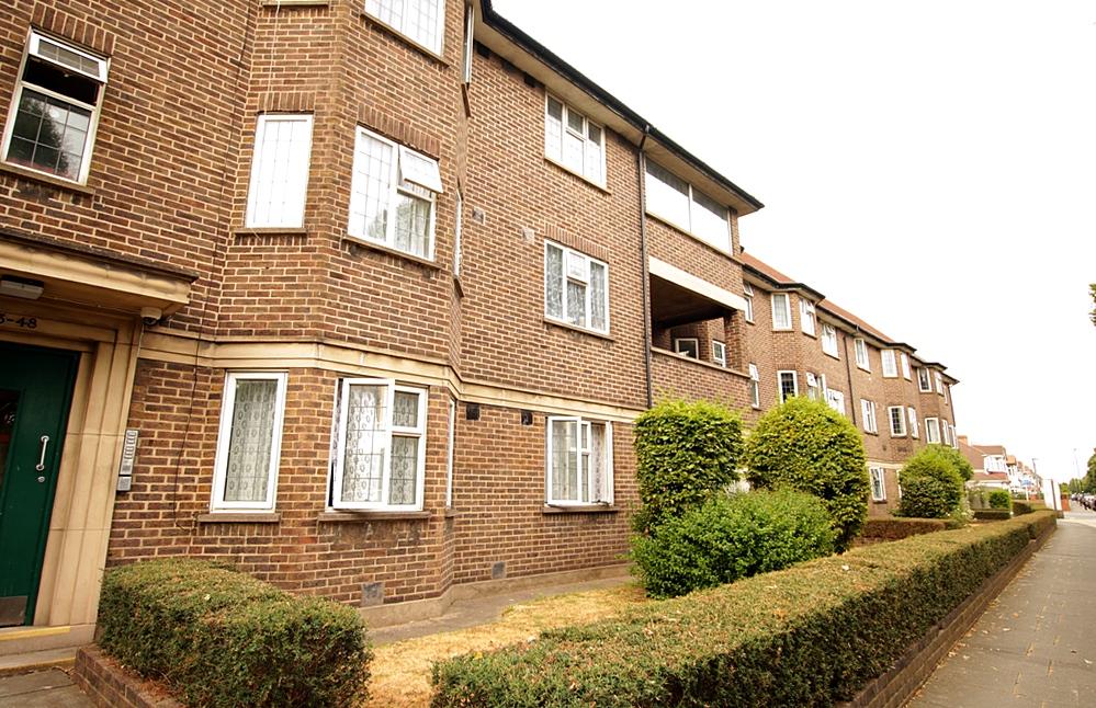 Parklands Court, Hounslow, TW5 2 bed flat £1,195 pcm (£276 pw)