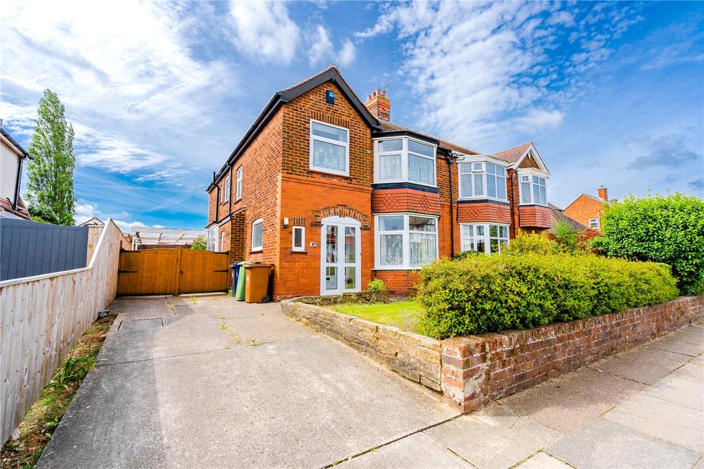 Lansdowne Avenue, Grimsby, DN32 4 bed semidetached house £240,000