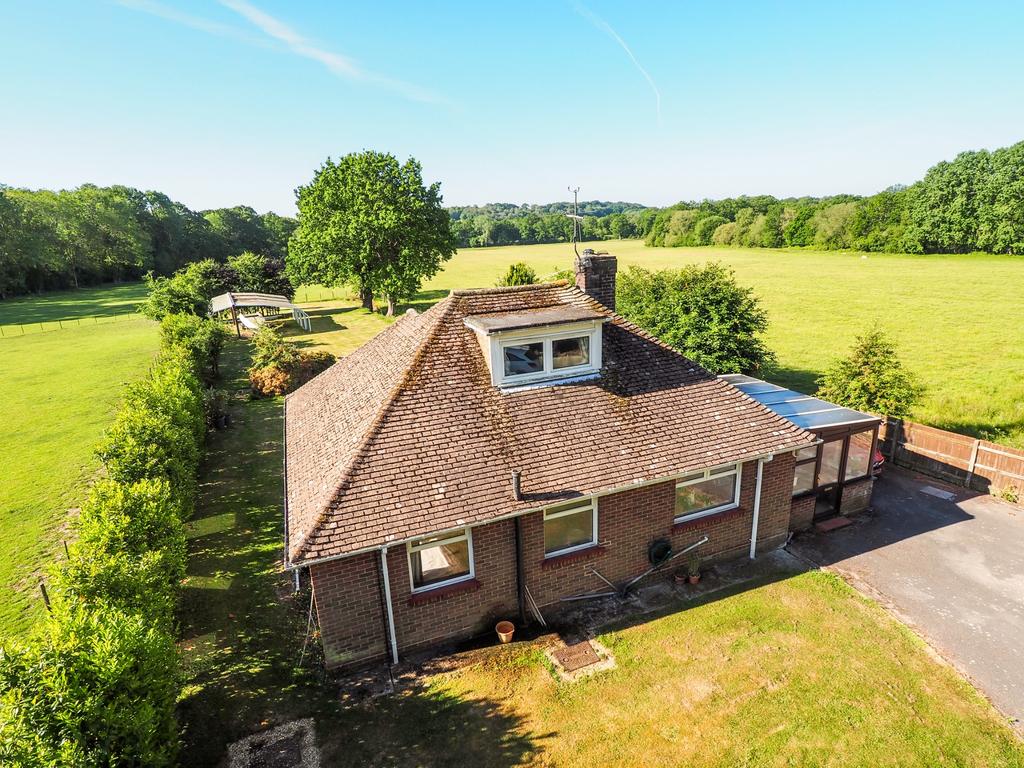 Woodlea Way, Romsey 2 bed detached bungalow for sale £800,000