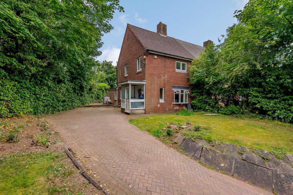 Wissage Road, Lichfield 3 bed end of terrace house £270,000