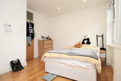 3 bedroom flat to rent, Camden Road, Camden Town, NW1