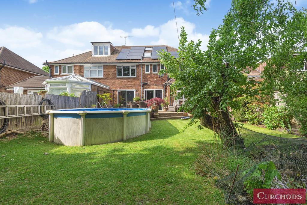 Glebeland Gardens, Shepperton, TW17 4 bed semidetached house £735,000