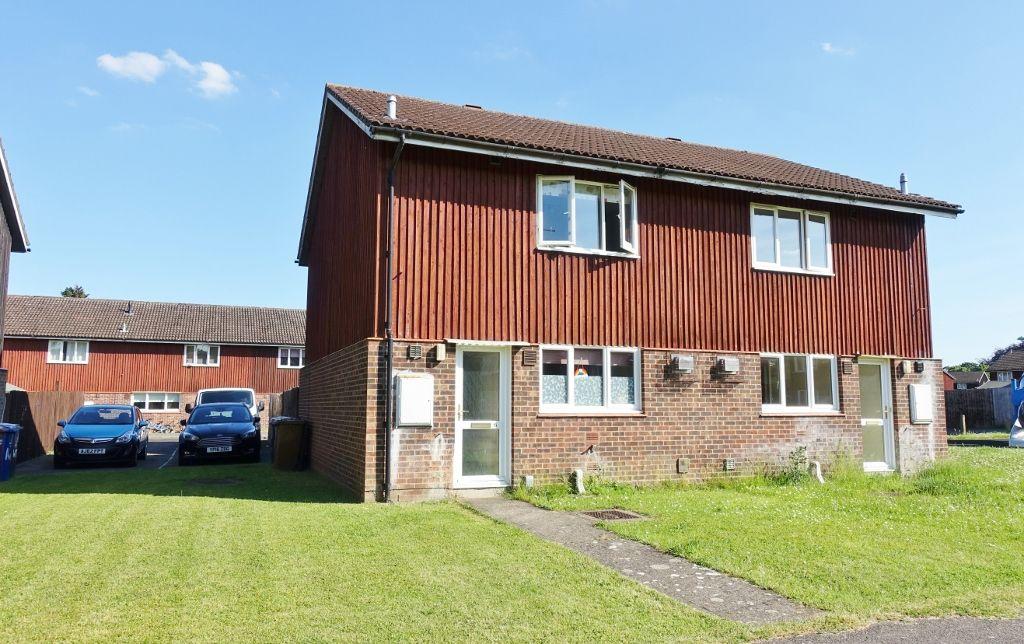 Waterloo Close, Newmarket 2 bed semidetached house £850 pcm (£196 pw)