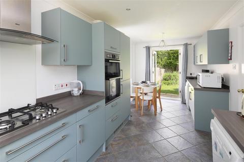 3 Carmel Close, Chartham, Canterbury, CT4 7PW