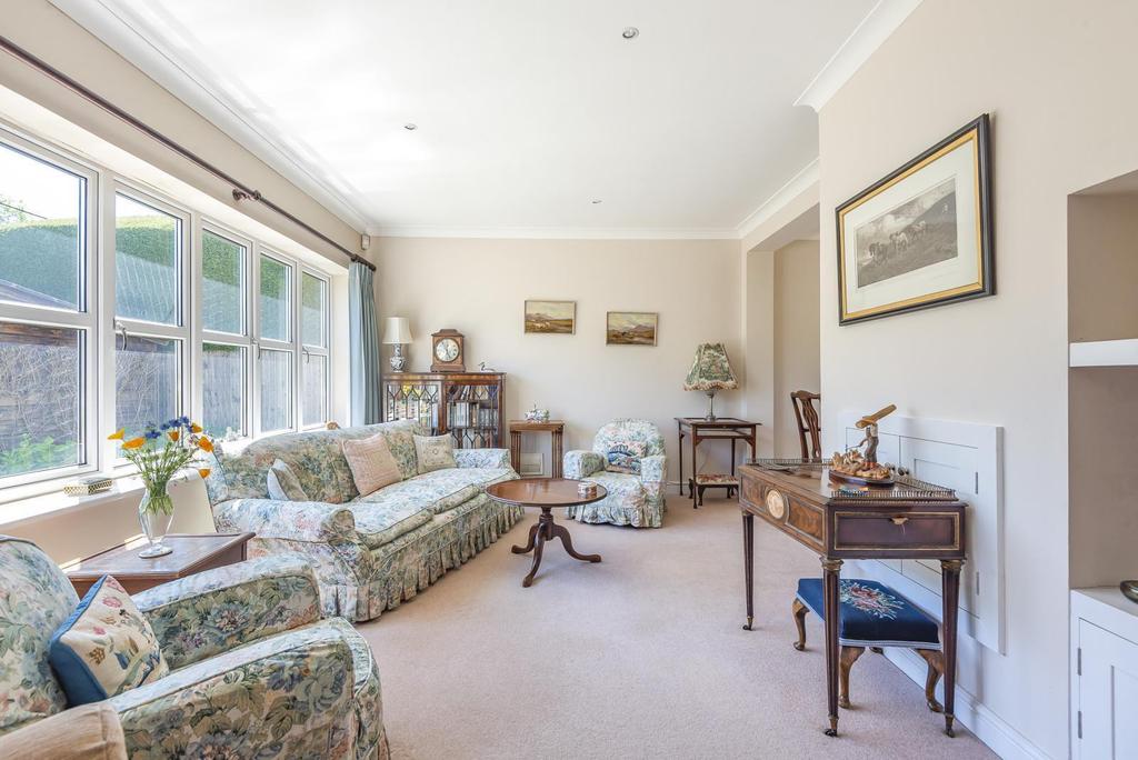 Oxted Green, Milford, Godalming, GU8 4 bed detached house £800,000