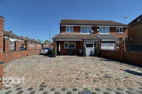 20 Crescent Avenue, Grays, RM17 6AZ