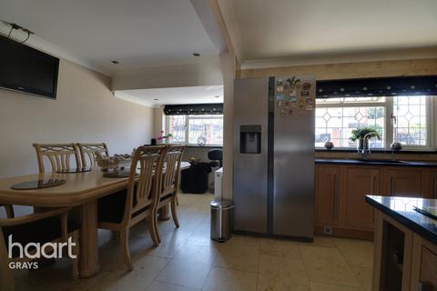 20 Crescent Avenue, Grays, RM17 6AZ