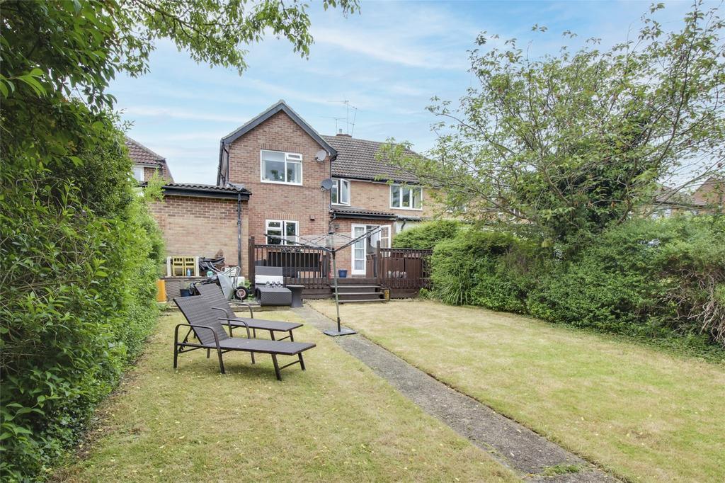 Cannons Close, Stortford, Hertfordshire 4 bed semidetached house £1,750 pcm (£404 pw)