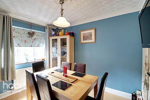 10 Marriott Road, London, E15 4QF