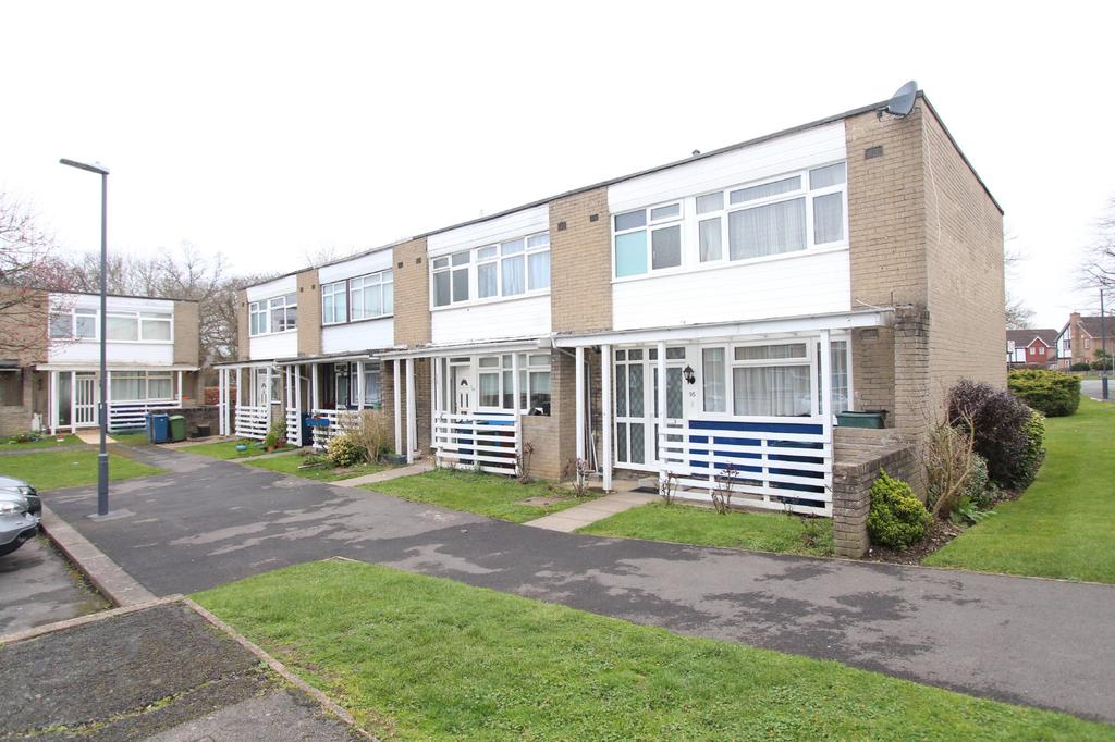 Iris Court, Nursery Road, Pinner, HA5 3 bed terraced house £1,450 pcm