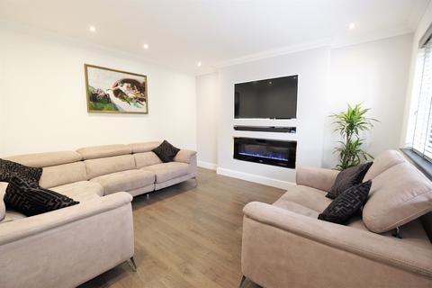 19 Priorsford Avenue, Orpington, BR5 2EN