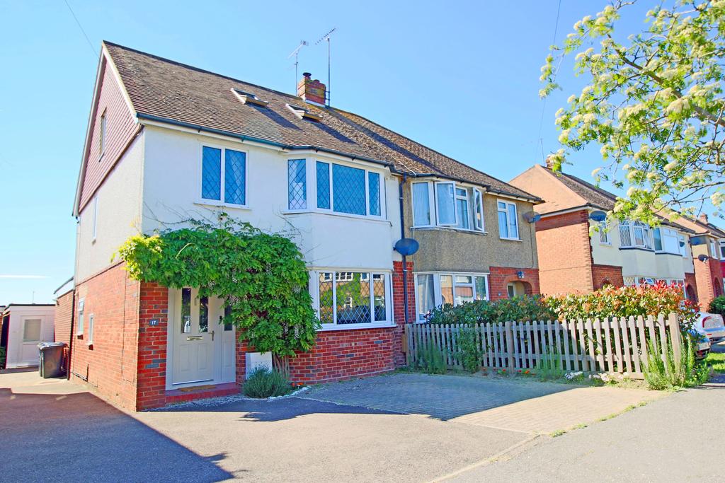 Farnham Avenue, Hassocks, West Sussex, BN6 8NR 4 bed semidetached