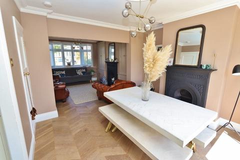 46 Helmsdale Road, Romford, RM1 4DN