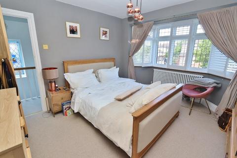 46 Helmsdale Road, Romford, RM1 4DN