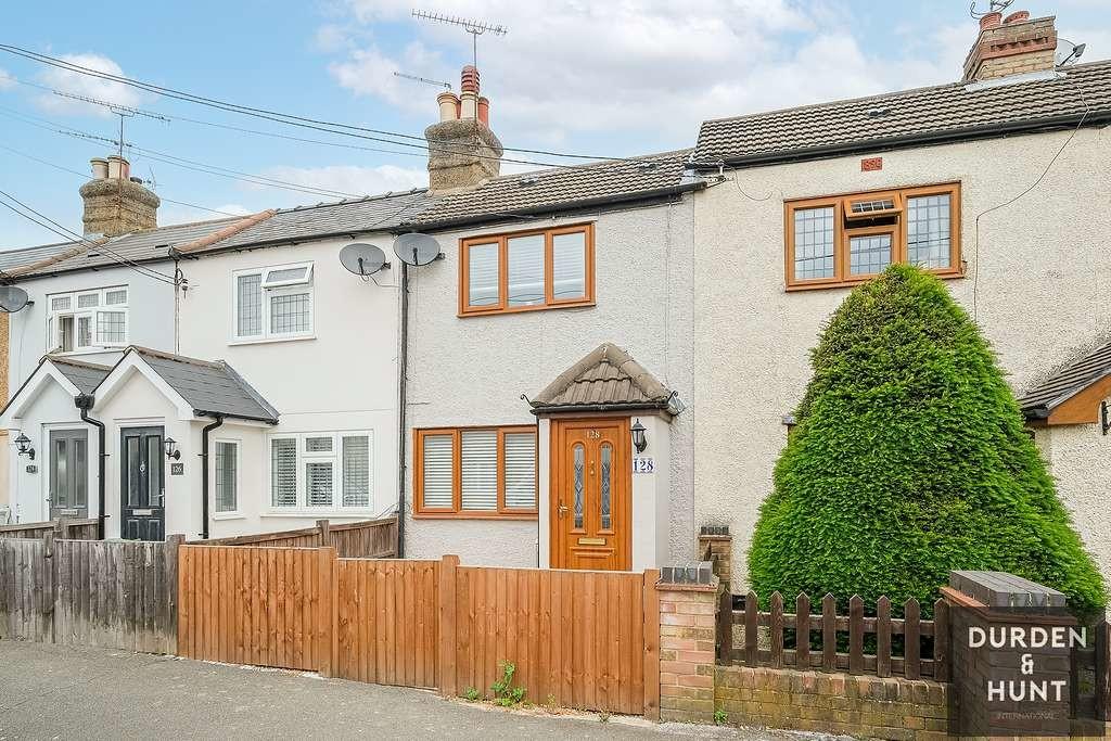 Hatch Road, Pilgrims Hatch, Brentwood 2 bed terraced house £350,000