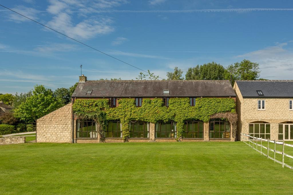 High Street, Clifford, Wetherby, LS23 5 bed detached house £1,025,000