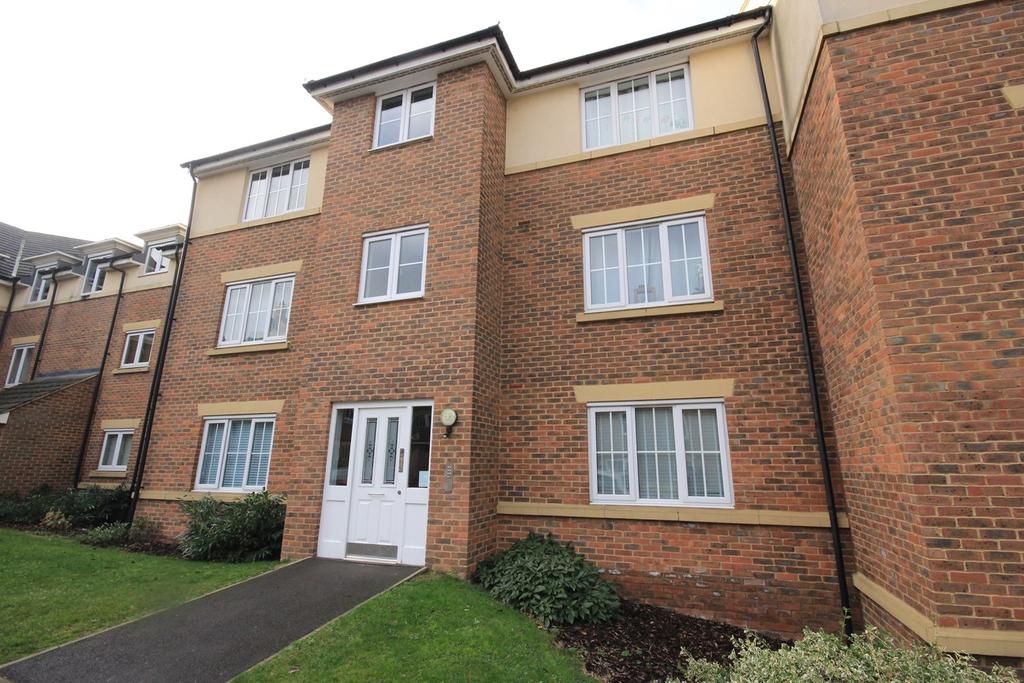 The Hawthorns, Flitwick, Bedford, MK45 2 bed apartment £825 pcm (£190 pw)