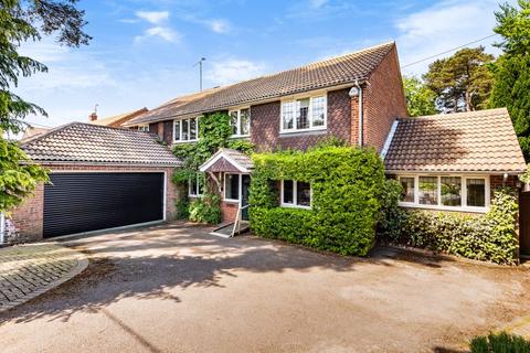 5 bedroom detached house for sale - Stonehill Road, Headley Down