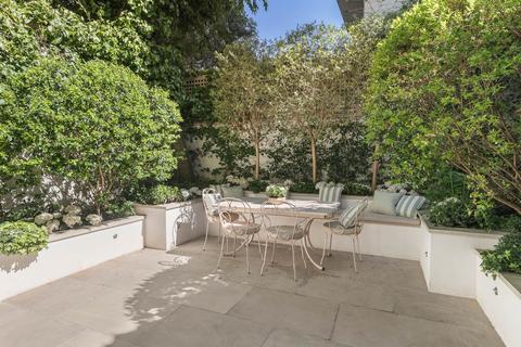 3 Berkeley Gardens, London, W8 4AP