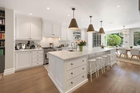 3 Berkeley Gardens, London, W8 4AP