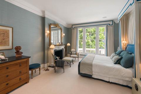 3 Berkeley Gardens, London, W8 4AP