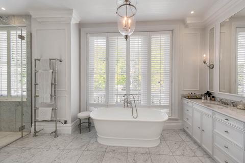 3 Berkeley Gardens, London, W8 4AP