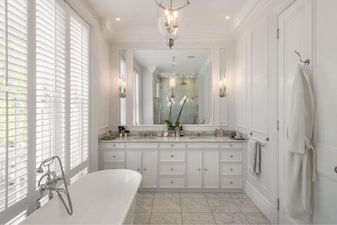 3 Berkeley Gardens, London, W8 4AP