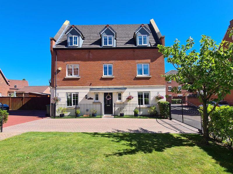 Regency Park, Widnes 5 bed detached house £500,000