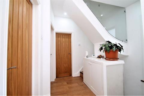 39a Welldon Crescent, Harrow, HA1 1QP