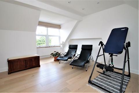 39a Welldon Crescent, Harrow, HA1 1QP