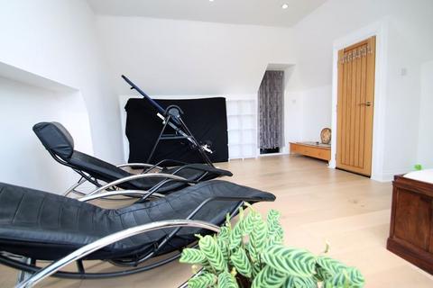 39a Welldon Crescent, Harrow, HA1 1QP