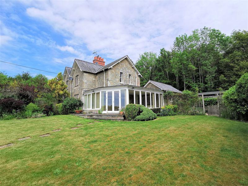 Chilmark, Nadder Valley, Salisbury 3 bed semidetached house £1,400