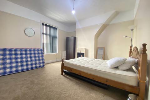 1 bedroom flat to rent, Flat 22A New Bank Road, Blackburn. Lancs. BB2 6JJ