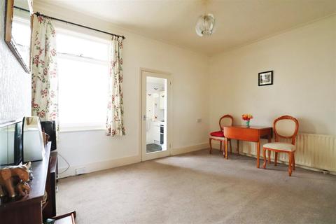 16 Dallin Road, Bexleyheath, DA6 8EJ